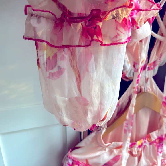 BRAND NEW! Peach and coral floral print dress. By Lilly's Closet size S. - Picture 4 of 5